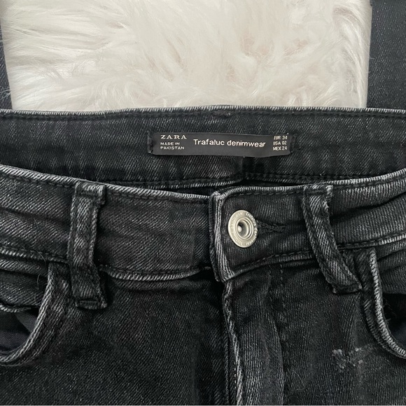 COPY - Zara | high rise distressed ankle raw hem rivetted jeans 2 - Picture 3 of 12
